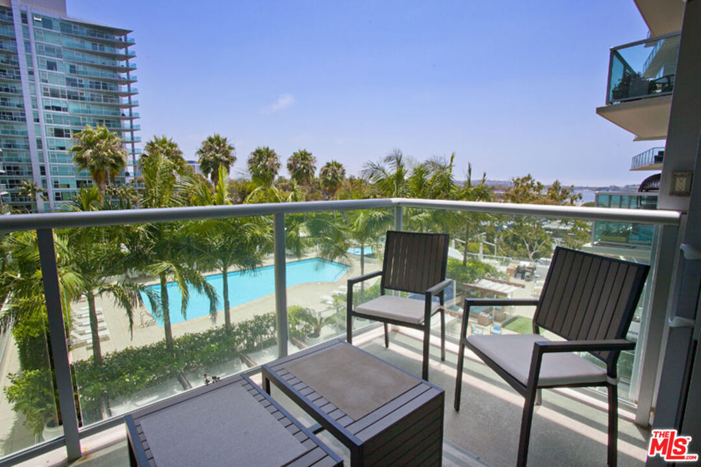 13700 Marina Pointe Drive - Photo 4