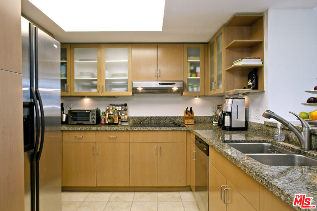 13700 Marina Pointe Drive - Photo 9