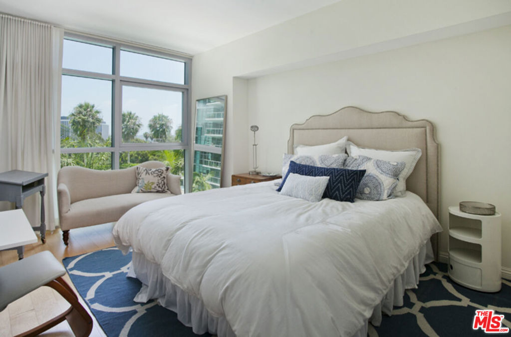 13700 Marina Pointe Drive - Photo 10