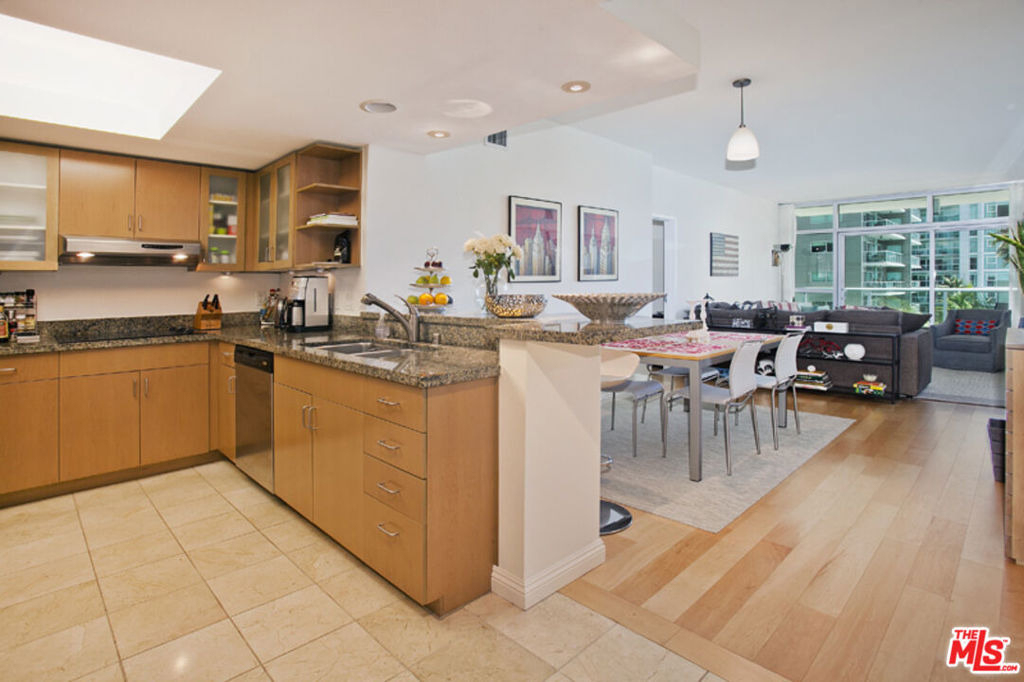 13700 Marina Pointe Drive - Photo 1