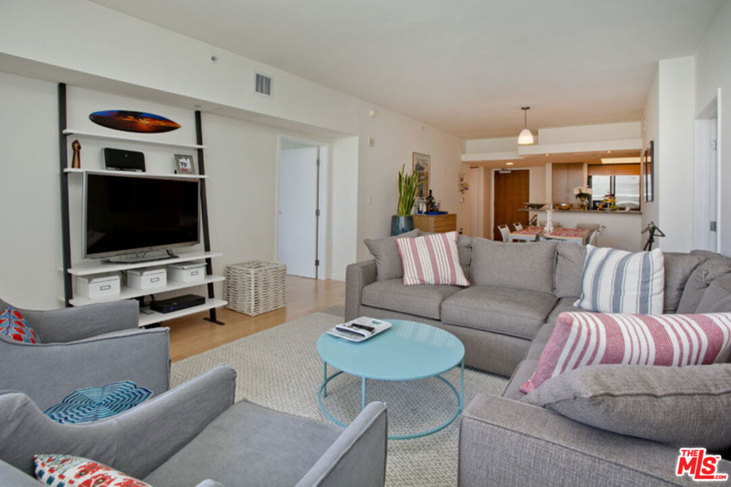 13700 Marina Pointe Drive - Photo 5
