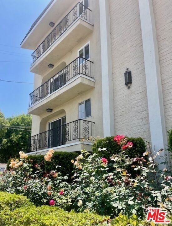 1097 S Bedford Drive - Photo 1