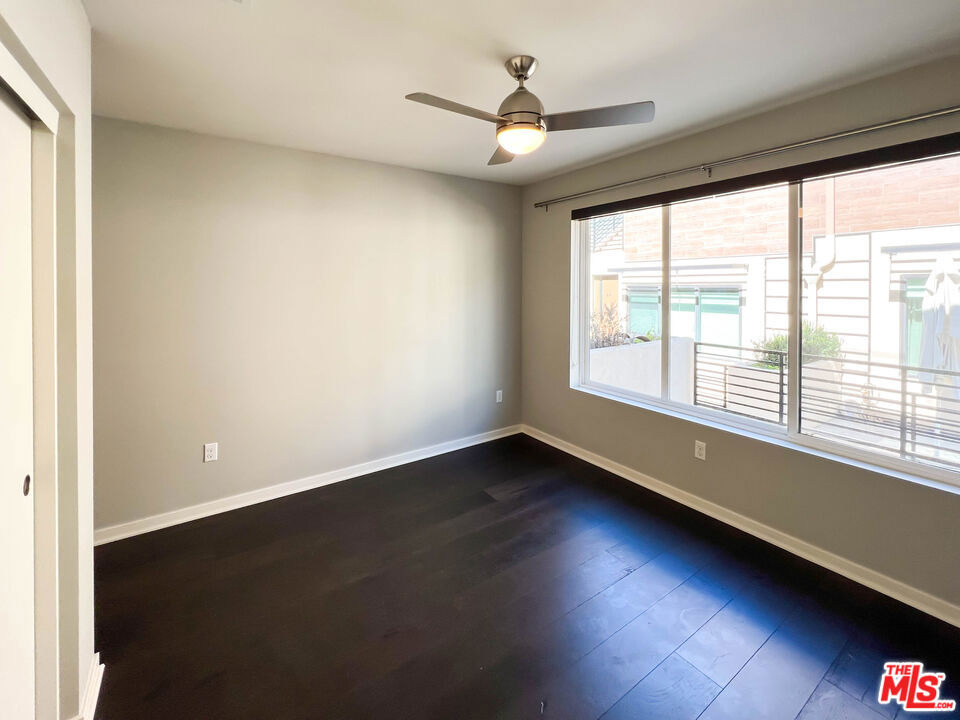 2926 Rowena Avenue - Photo 4
