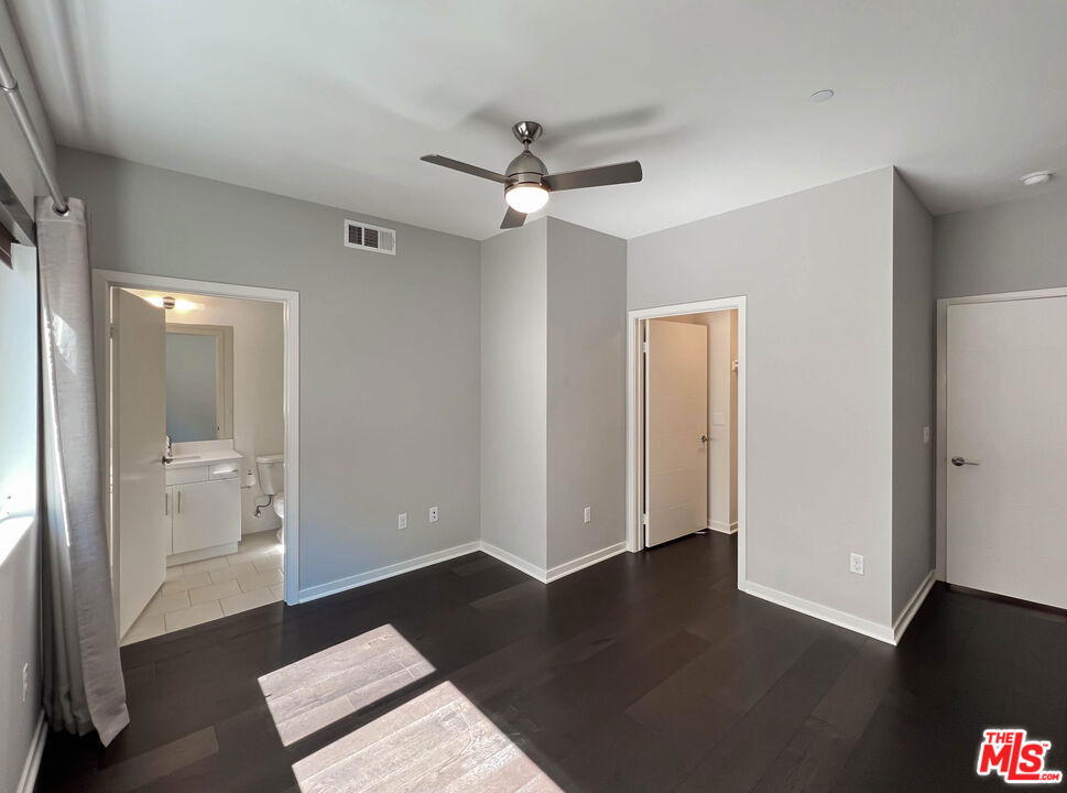 2926 Rowena Avenue - Photo 8