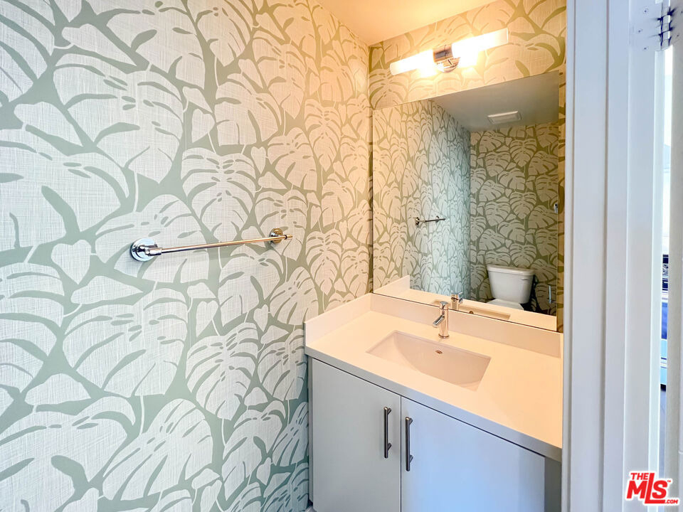 2926 Rowena Avenue - Photo 15