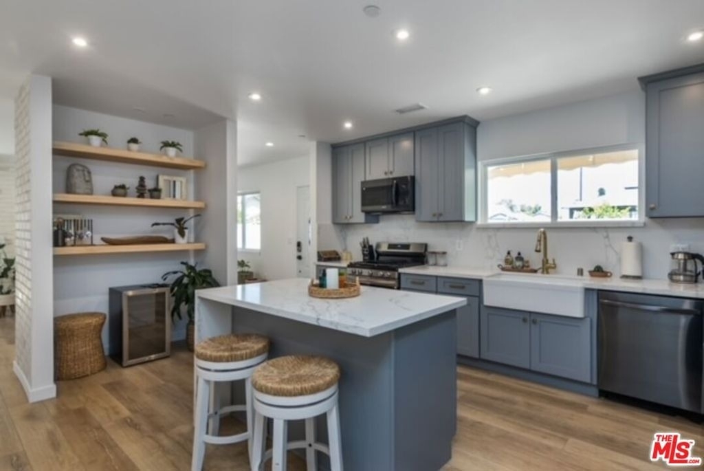 23028 Burbank Boulevard - Photo 14