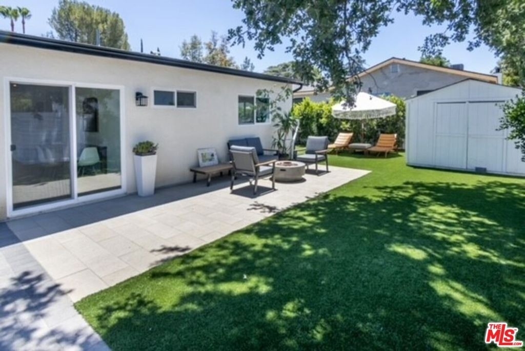 23028 Burbank Boulevard - Photo 5