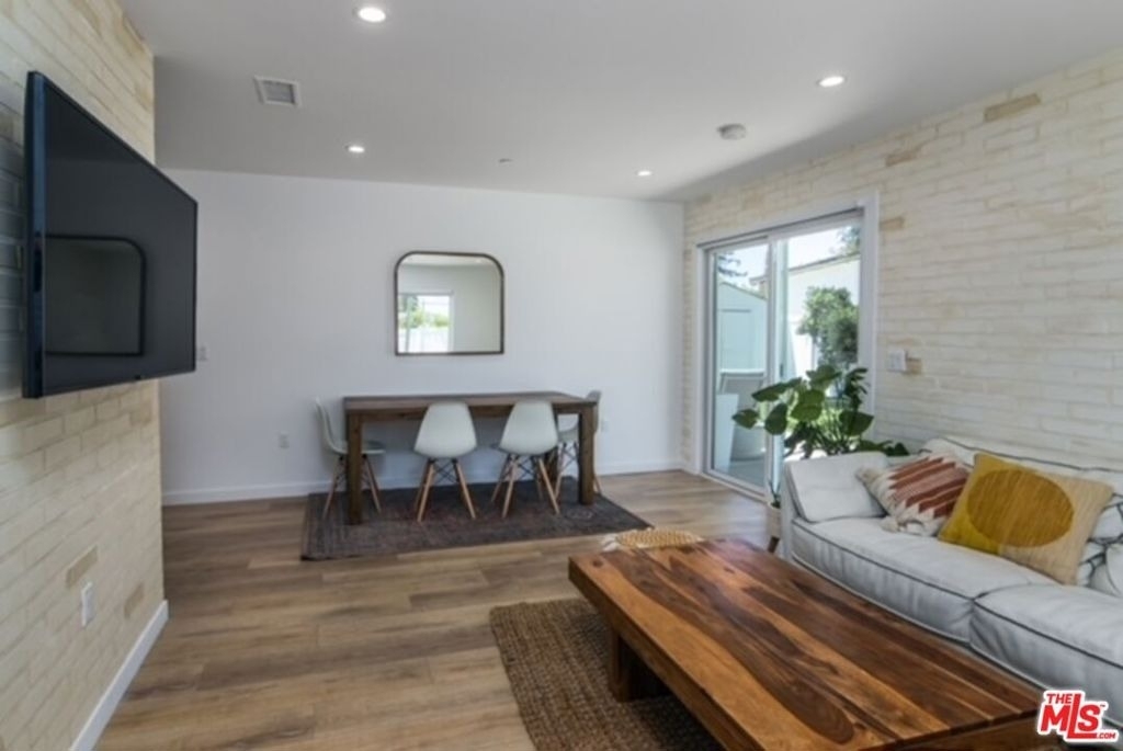 23028 Burbank Boulevard - Photo 10