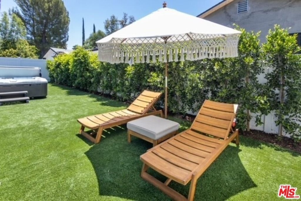 23028 Burbank Boulevard - Photo 7