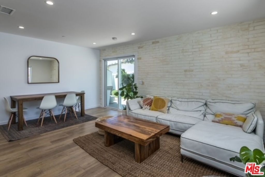 23028 Burbank Boulevard - Photo 9