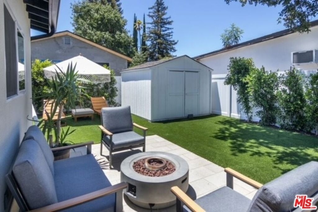 23028 Burbank Boulevard - Photo 6