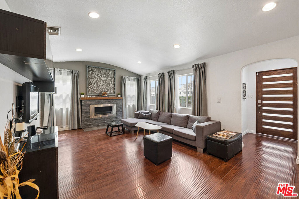 3707 Exposition Boulevard - Photo 3