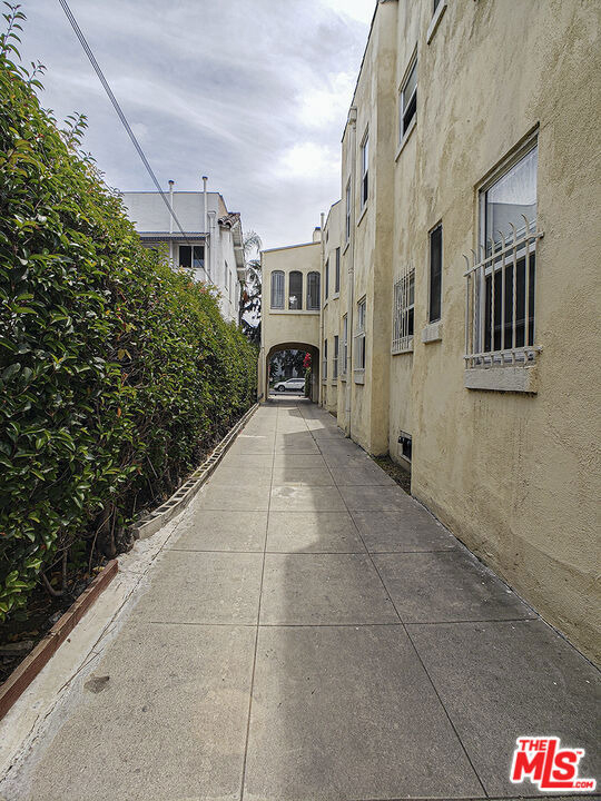 109 S Berendo Street - Photo 21