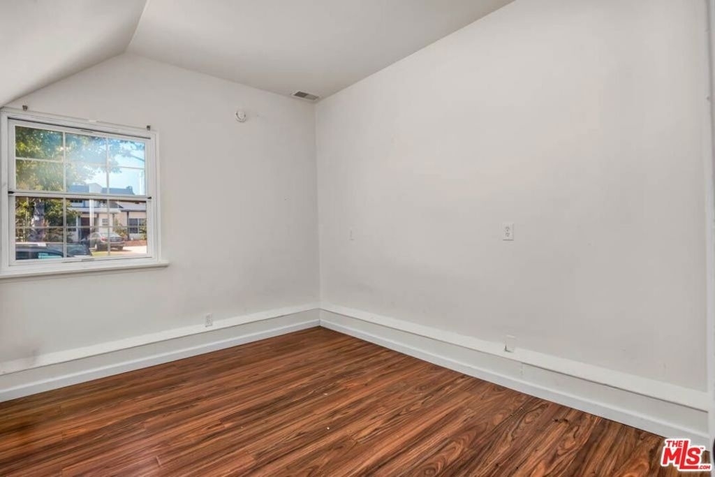 7318 W 88th Street - Photo 14