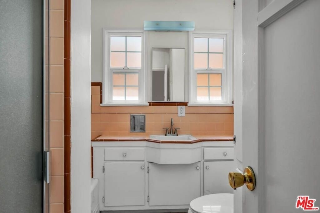 7318 W 88th Street - Photo 12