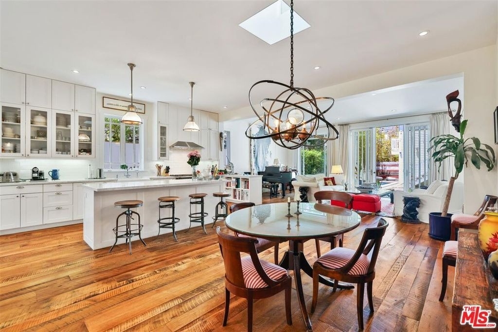 749 Milwood Avenue - Photo 2