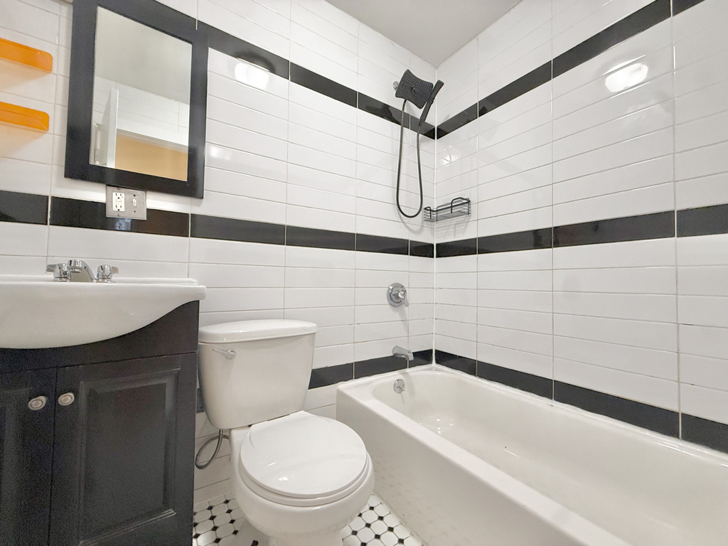 253 Stockholm Street - Photo 7