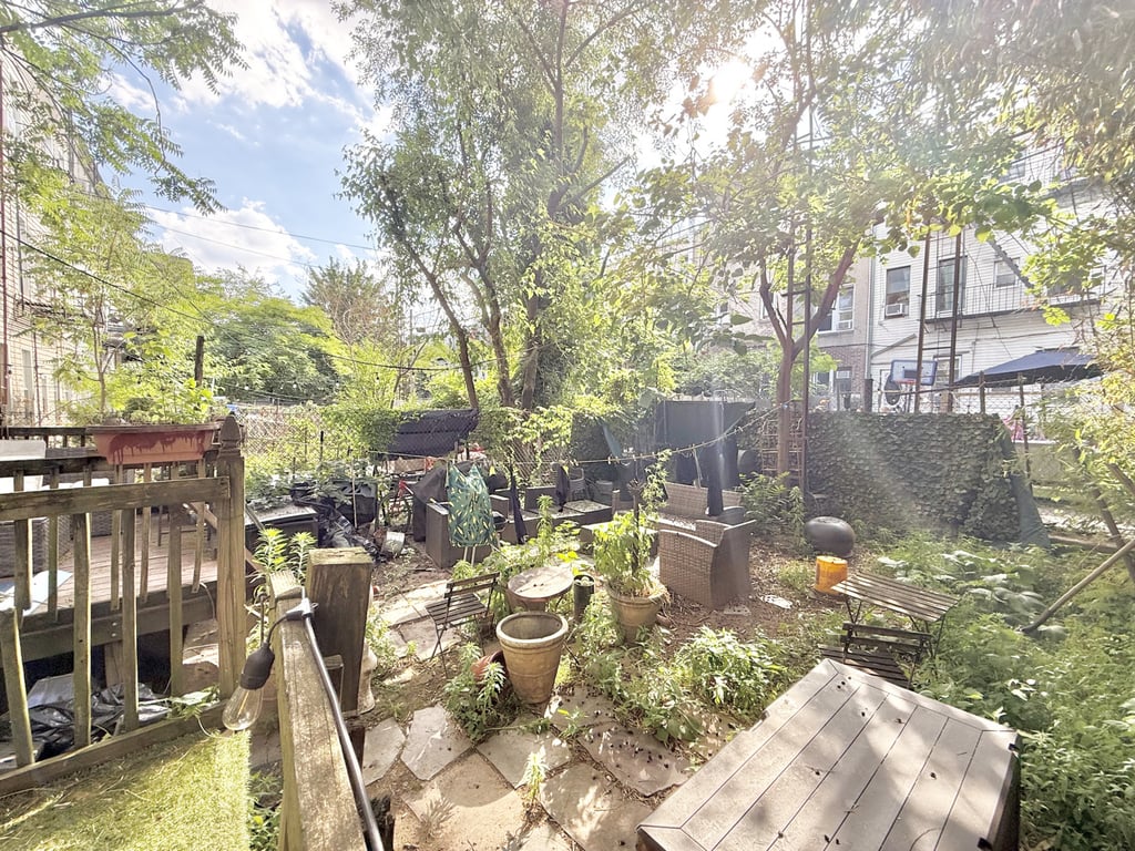 253 Stockholm Street - Photo 6