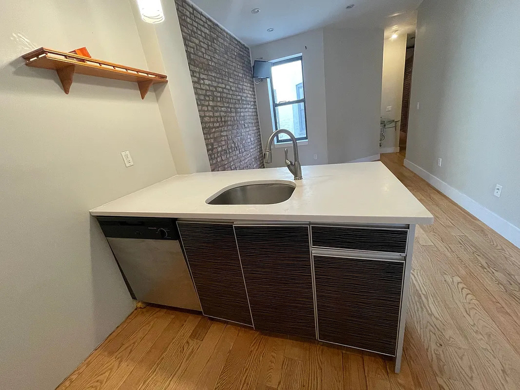 772 Jefferson Avenue - Photo 9
