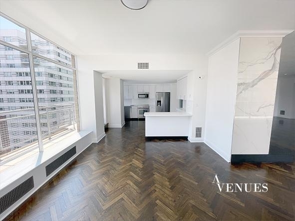 E 69th St, - Photo 3