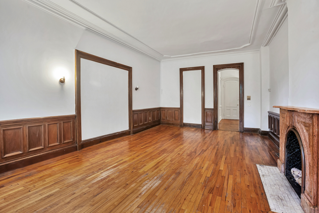 457 Clinton Ave - Photo 1