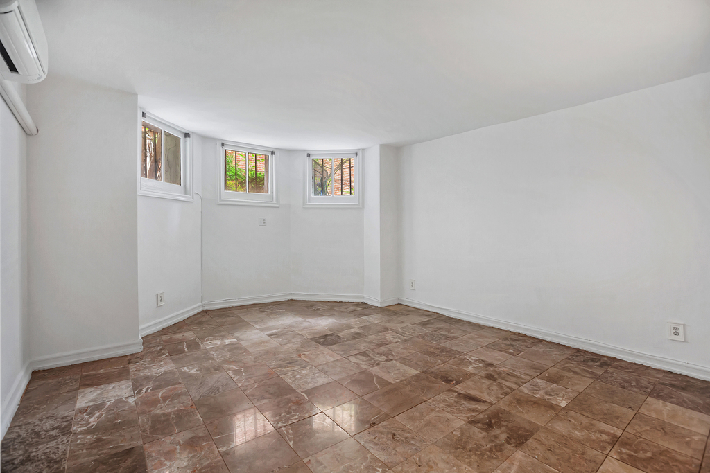 457 Clinton Ave - Photo 7