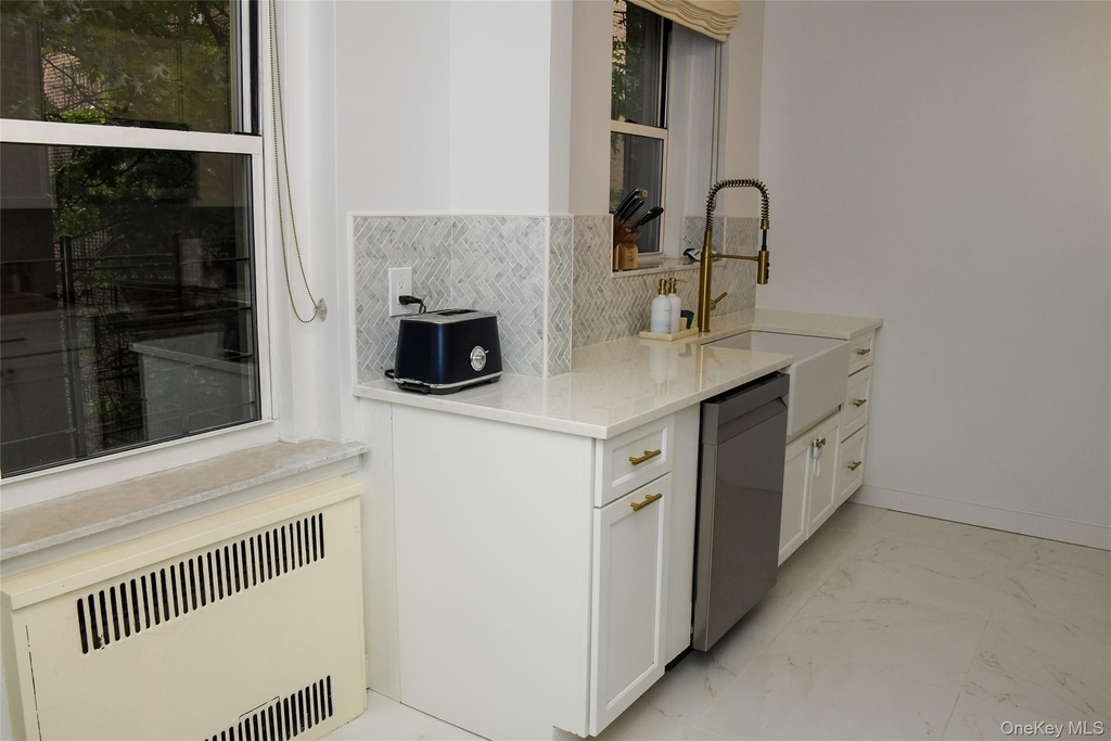 41-30 46th Street - Photo 6