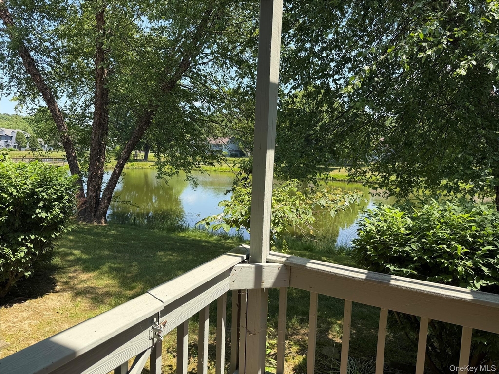 15 Pond Drive W - Photo 2