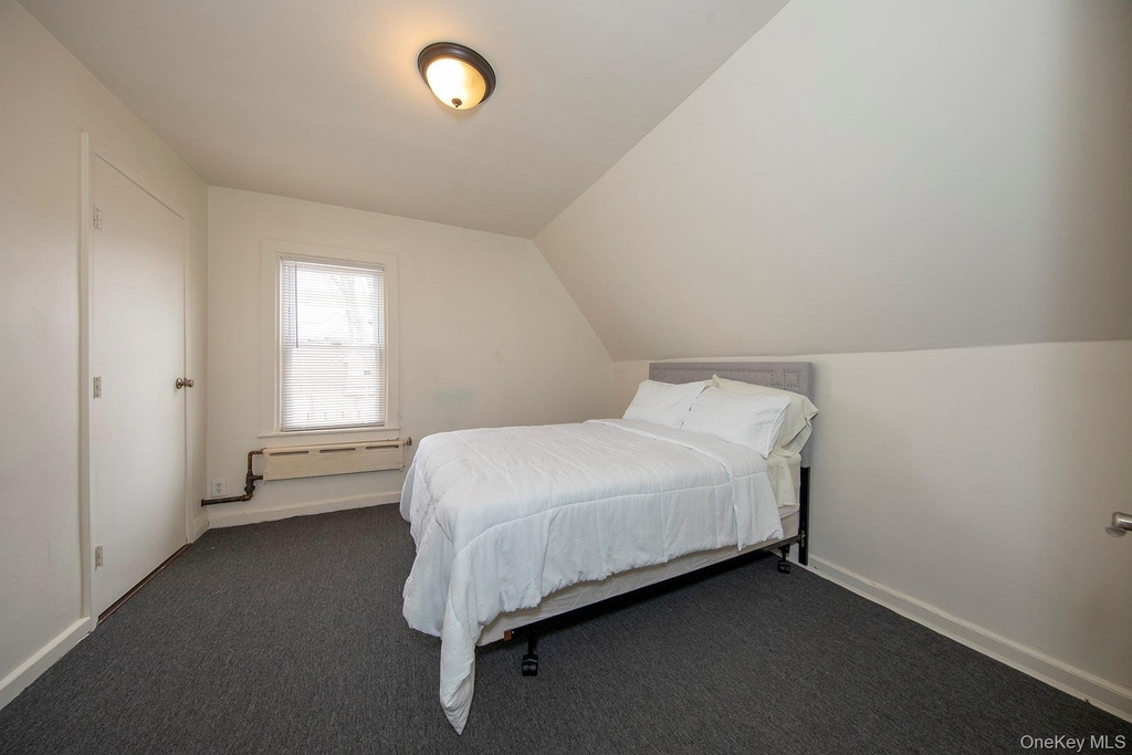 72-74 Pearsall Avenue - Photo 8