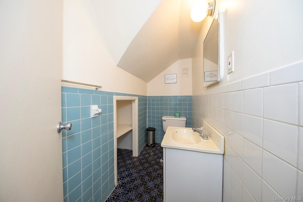 72-74 Pearsall Avenue - Photo 12