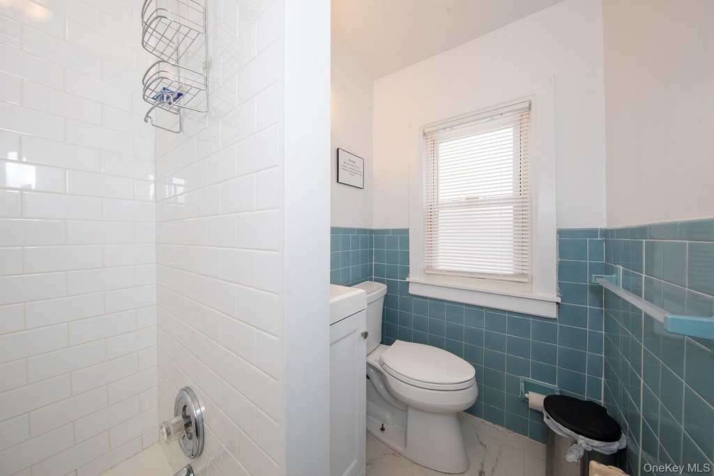 72-74 Pearsall Avenue - Photo 11