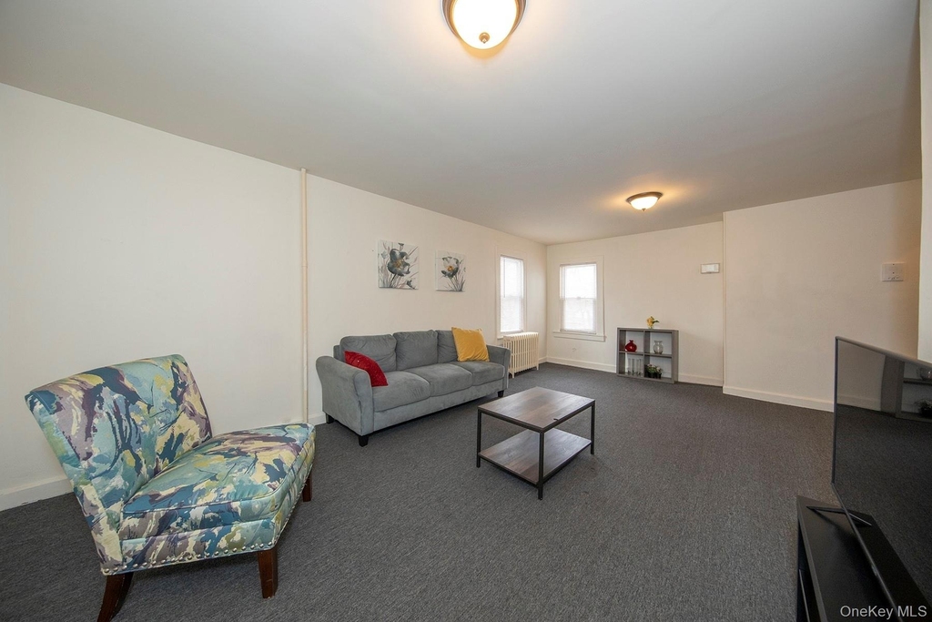 72-74 Pearsall Avenue - Photo 6
