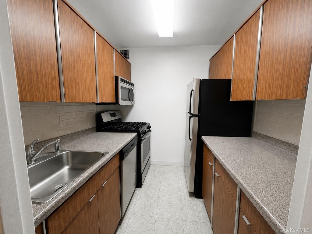 16 Lake Street - Photo 4