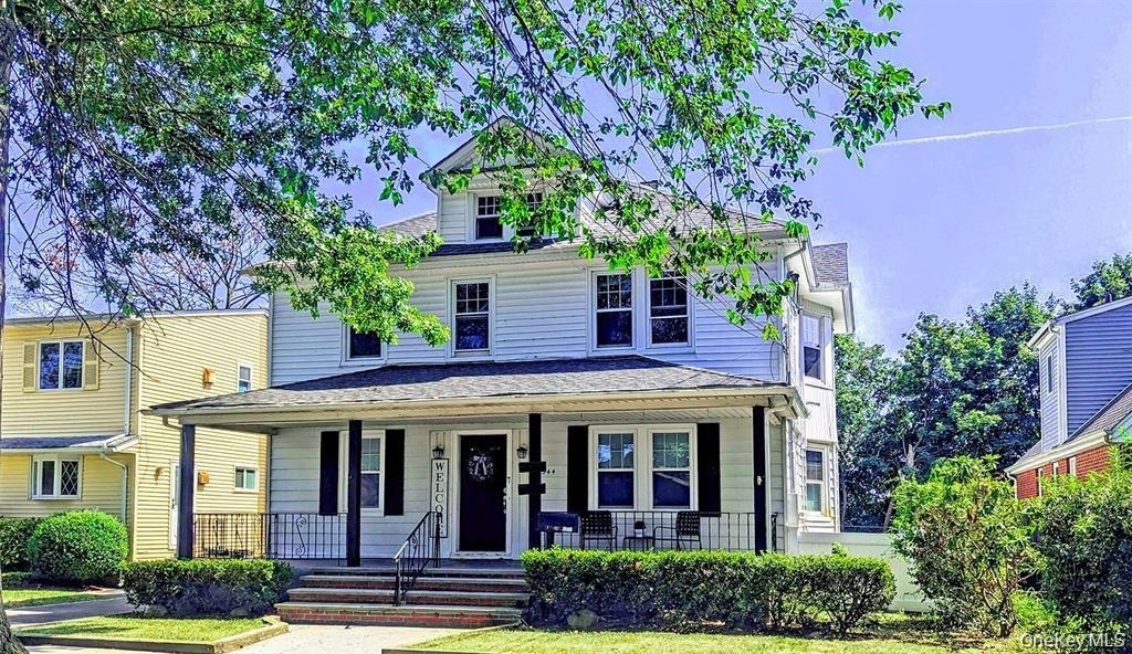 344 Roslyn Ave - Photo 0