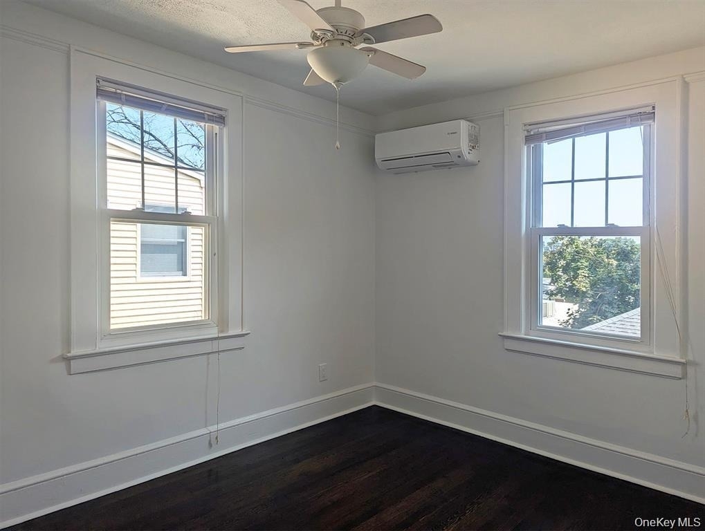 344 Roslyn Ave - Photo 10