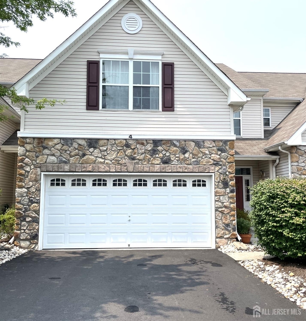 4 Blake Drive - Photo 0
