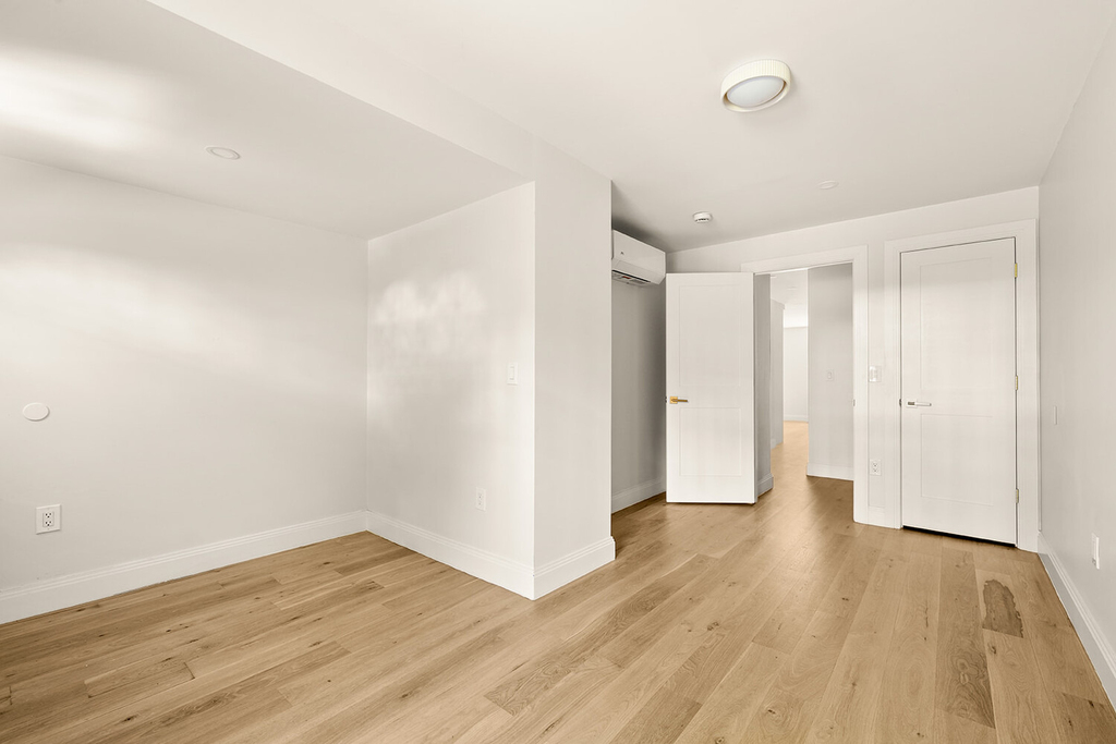 599 Van Buren Street - Photo 4