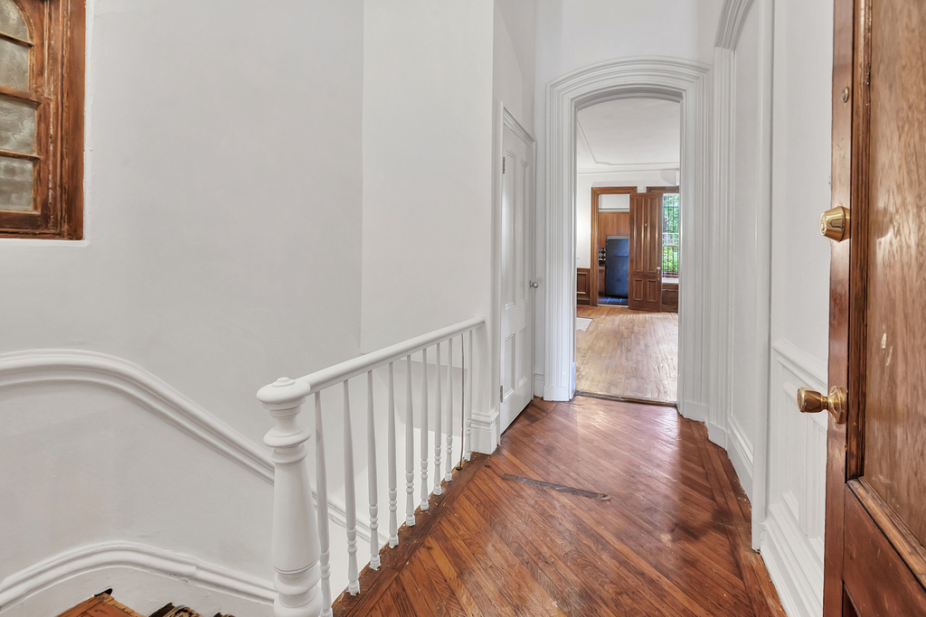 457 Clinton Avenue - Photo 4