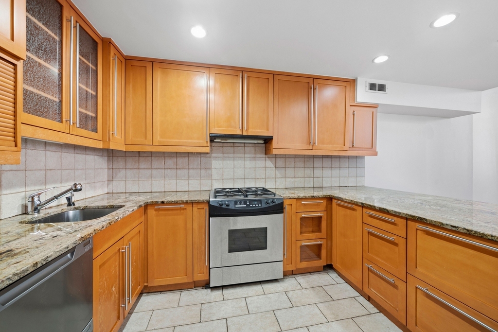 125 E 12th Street - Photo 3
