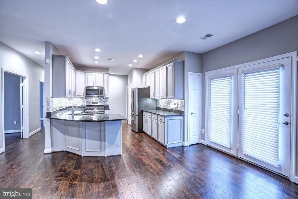 21441 Humbolt Square - Photo 4