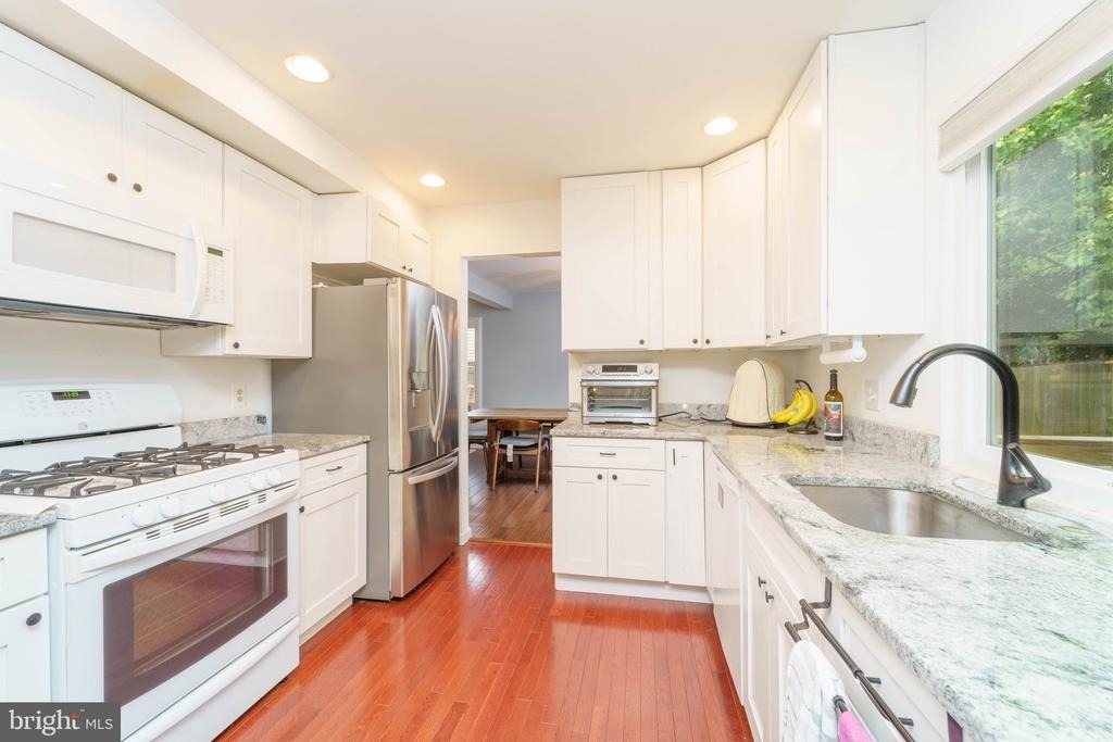 6224 Capella Avenue - Photo 7