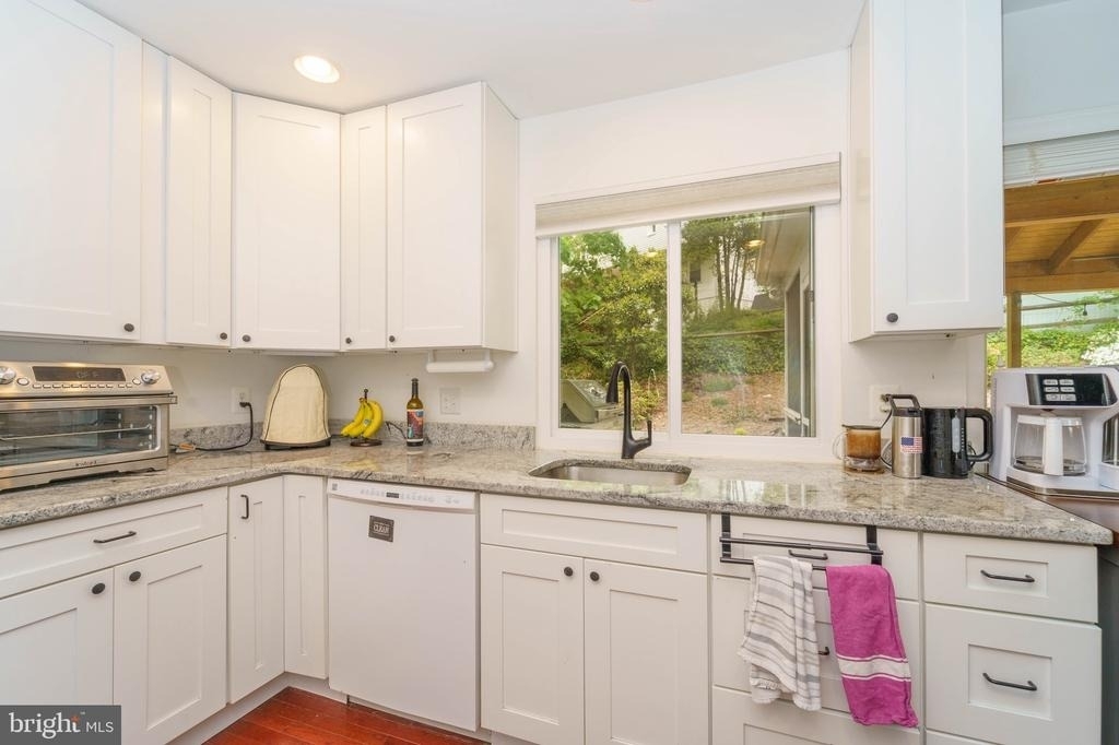 6224 Capella Avenue - Photo 6