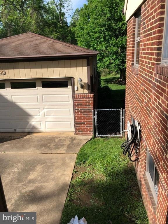 6700 Kirkley Avenue - Photo 2
