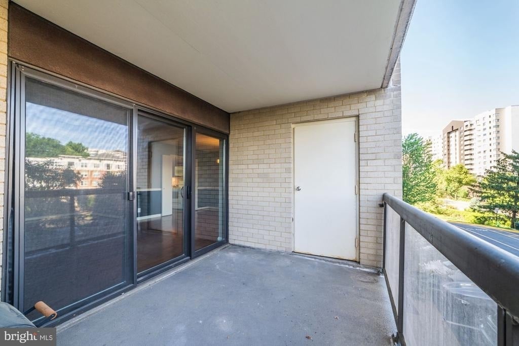 203 Yoakum Parkway - Photo 24