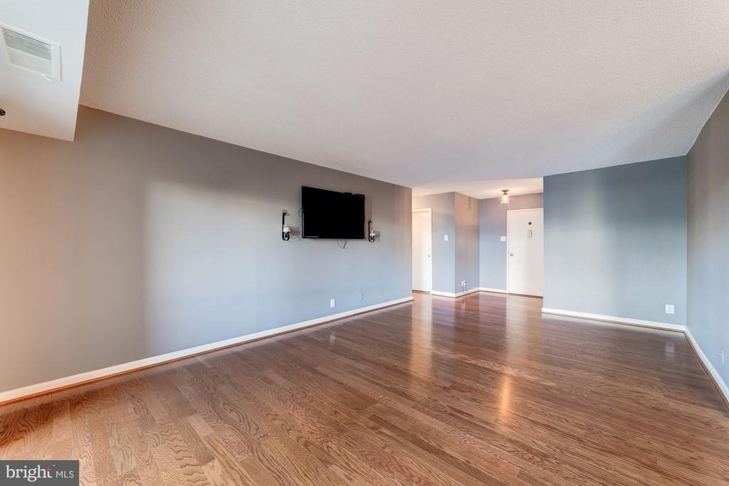 203 Yoakum Parkway - Photo 9