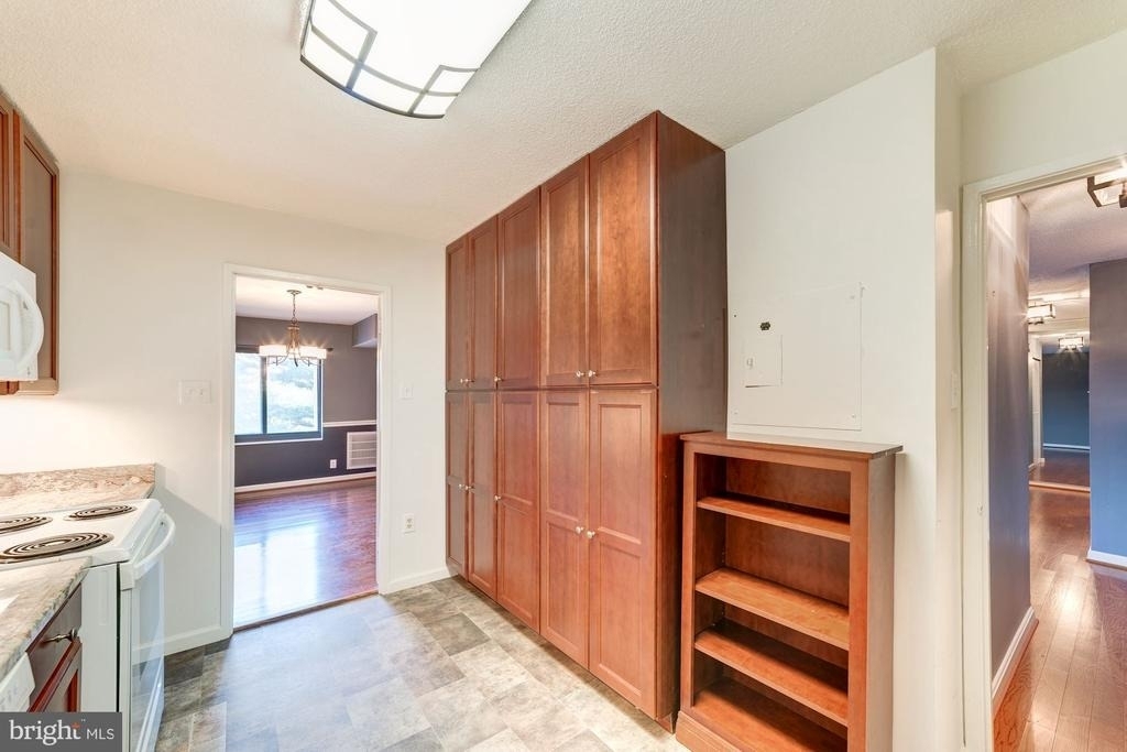 203 Yoakum Parkway - Photo 16