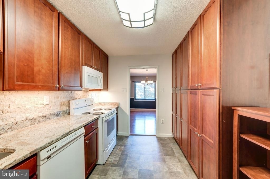 203 Yoakum Parkway - Photo 14