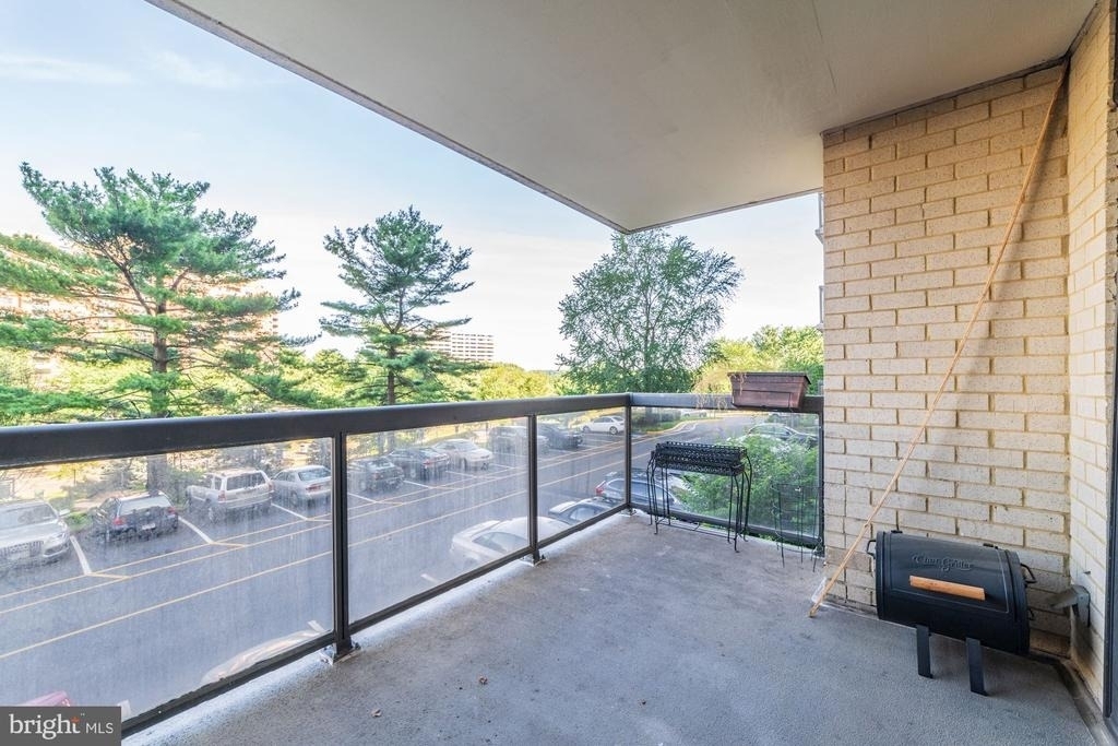 203 Yoakum Parkway - Photo 22