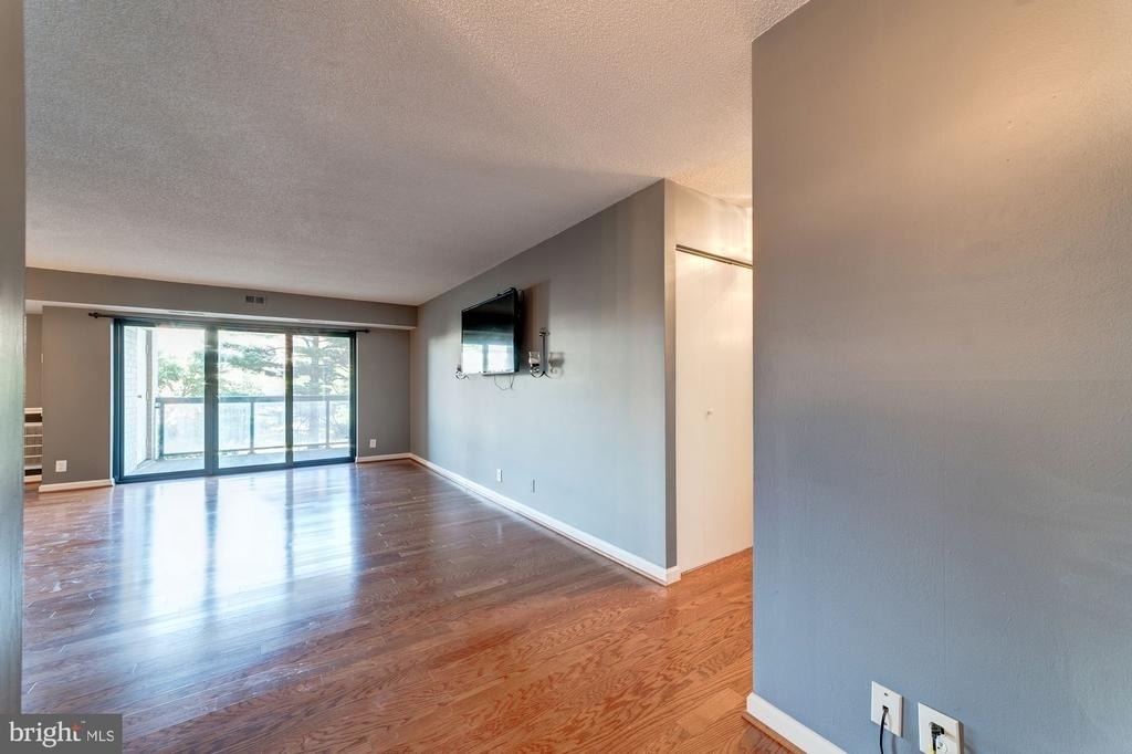 203 Yoakum Parkway - Photo 4