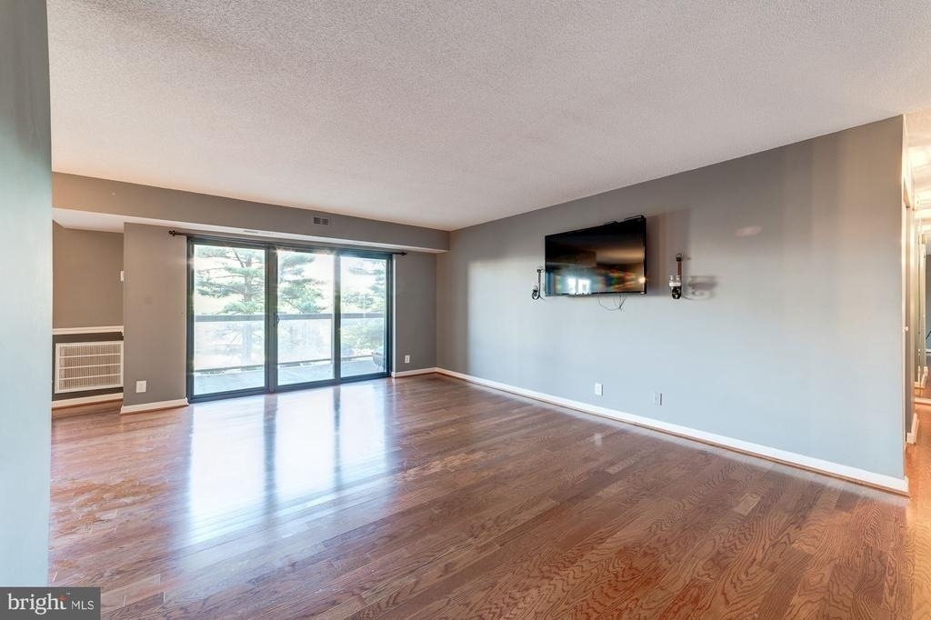 203 Yoakum Parkway - Photo 8